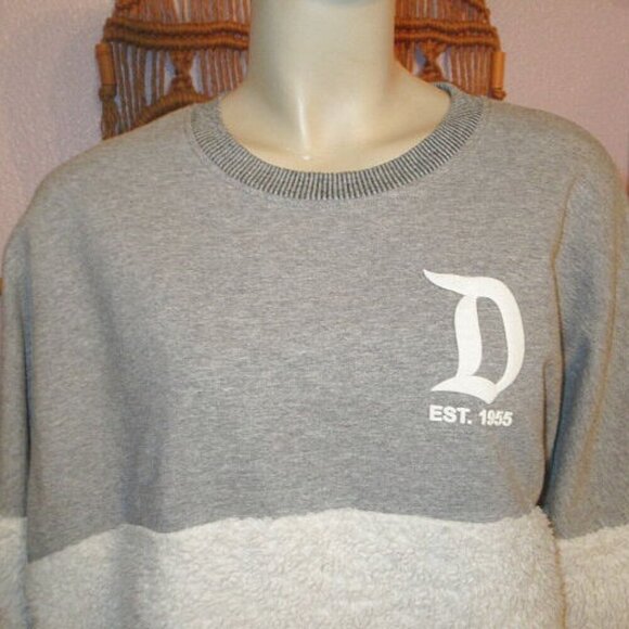Disneyland Resort Spirit Jersey Sweatshirt Size M Fuzzy Sherpa Teddy Oversized - Picture 2 of 8